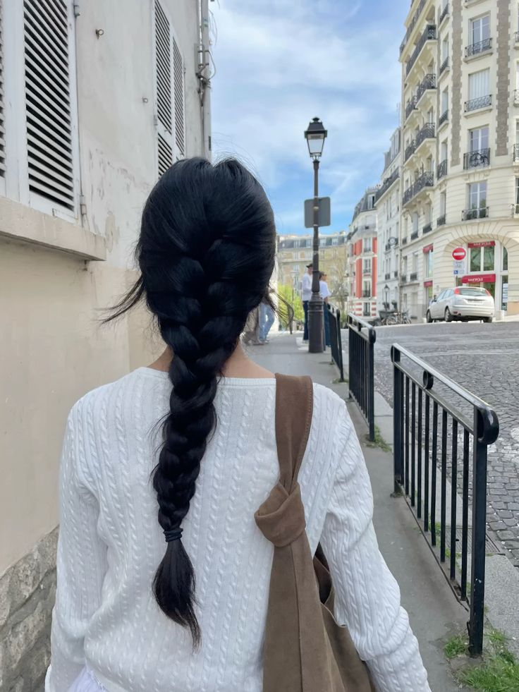 “ผมเปีย” ทรงง่าย ๆ แต่ทำไมถึงกลายเป็นตัวเลือกที่สบายที่สุดในหลายวัน?  Image3