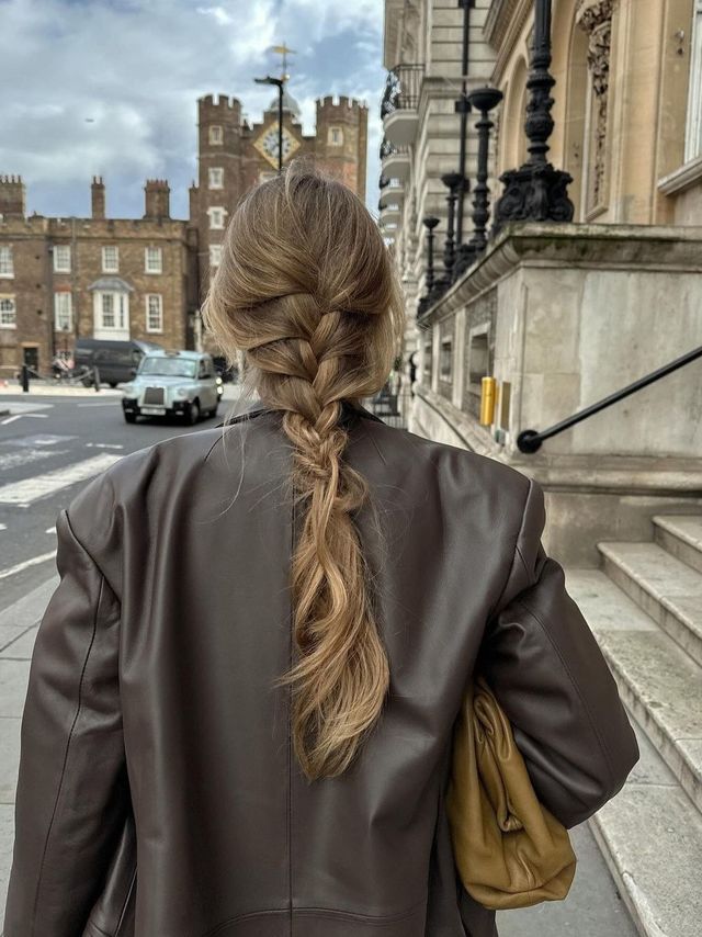 “ผมเปีย” ทรงง่าย ๆ แต่ทำไมถึงกลายเป็นตัวเลือกที่สบายที่สุดในหลายวัน? 