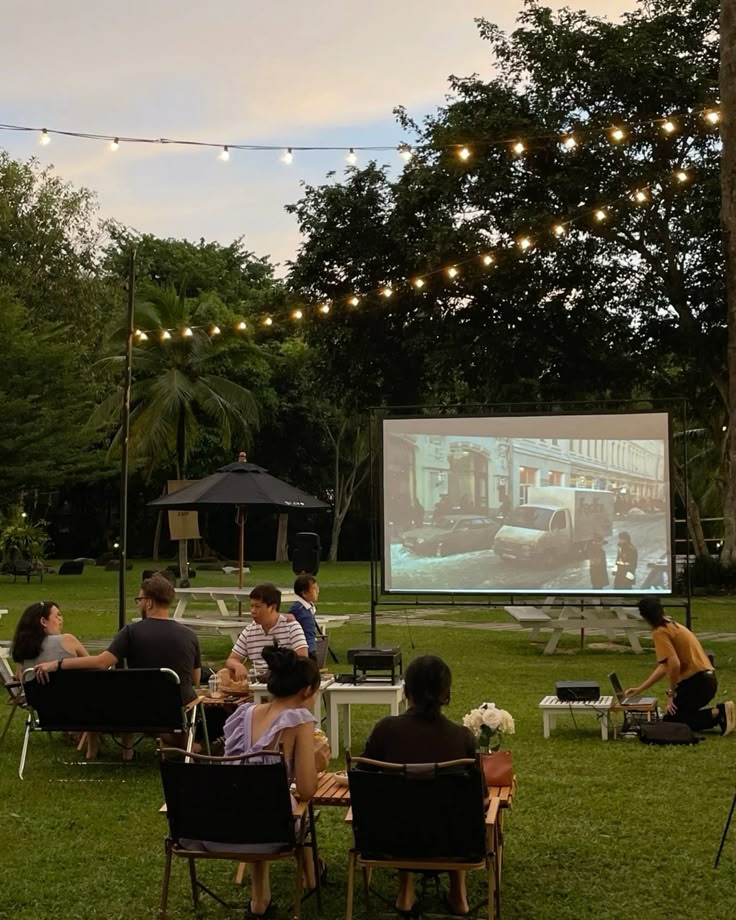 ดูหนังกลางแจ้งตอนกลางคืน เทรนด์กิจกรรมเรียบง่ายของวัยรุ่น Image1