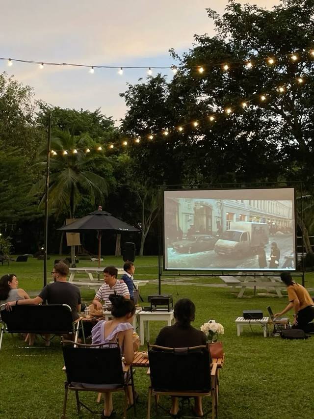 ดูหนังกลางแจ้งตอนกลางคืน เทรนด์กิจกรรมเรียบง่ายของวัยรุ่น