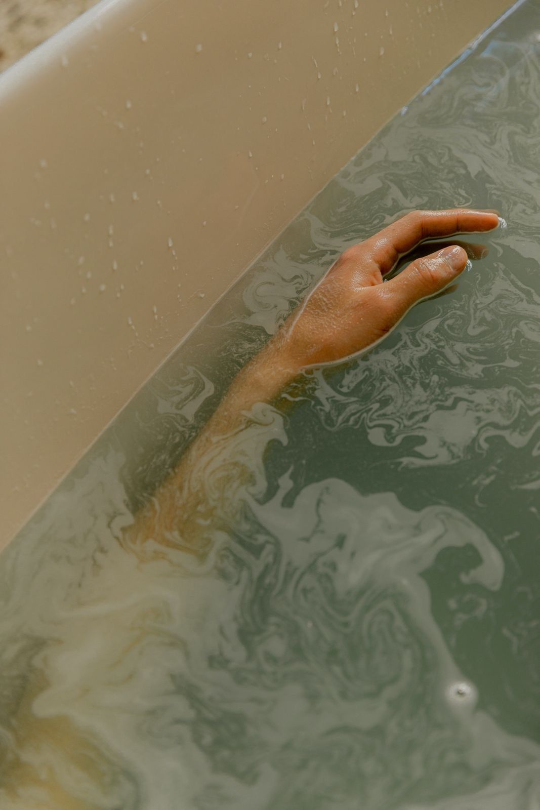 แช่มือในน้ำเย็น วิธีง่าย ๆ ที่ช่วยให้ใจนิ่งขึ้นได้จริง?  Image2