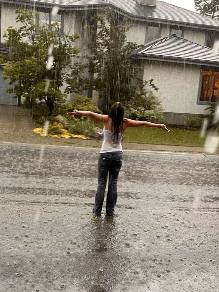 “ฝนปรอย” ทำไมหลายคนถึงรู้สึกว่าป่วยง่ายกว่าฝนตกหนัก?  Image3