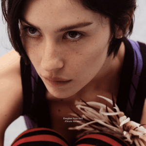 Gracie Abrams กับบทใหม่ที่โตขึ้นกว่าเดิมใน Daughter From Hell Image1