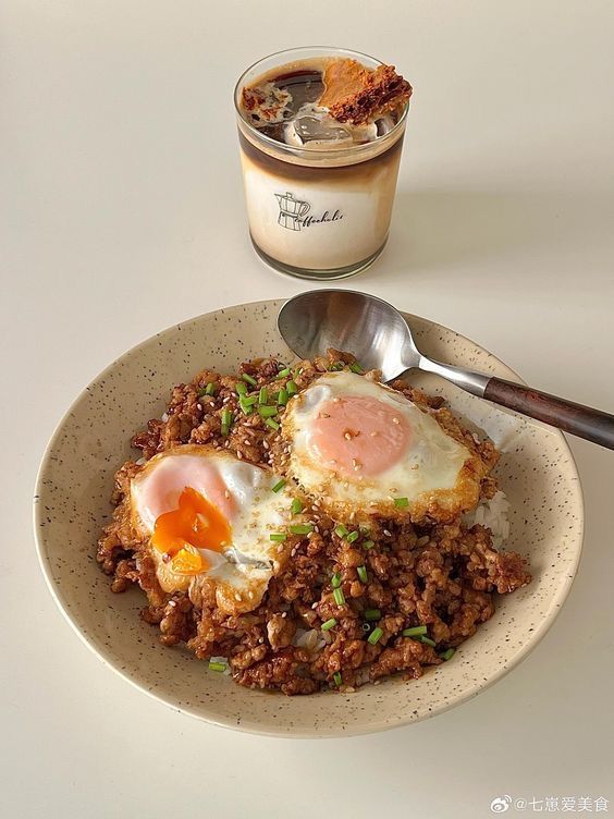 ไข่ดาว ของธรรมดาที่ทำให้อาหารอร่อยขึ้นทันที