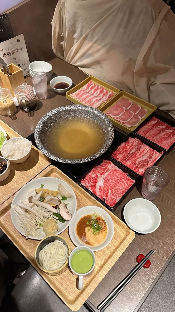 “ชาบูแบบญี่ปุ่น” ทำไมถึงเป็นมื้อโปรดของใครหลายคน ครบจบในถาดเดียว Image1
