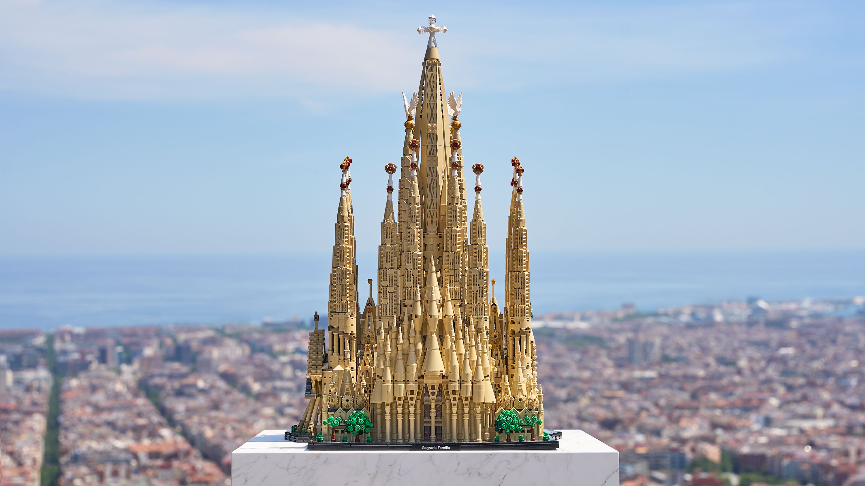 LEGO Sagrada Família เมื่อสถาปัตยกรรมระดับโลกถูกย่อเหลือ 12,000 ชิ้น Image3