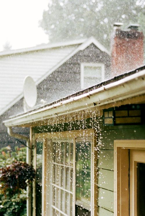 ทำไมเพลงคิดถึงต้องมาหน้าฝน? เมื่อสายฝนทำให้ความทรงจำดังขึ้นกว่าเดิม Image3