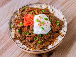 ข้าวหน้าเนื้อ (กิวด้ง) เมนูคลาสสิกที่กินได้ทุกวัน Image1