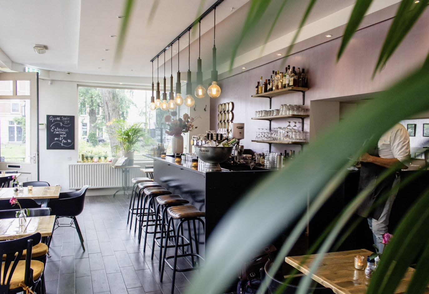 ทำไมร้านกาแฟถึงกลายเป็นที่ทำงานของหลายคน? Image1