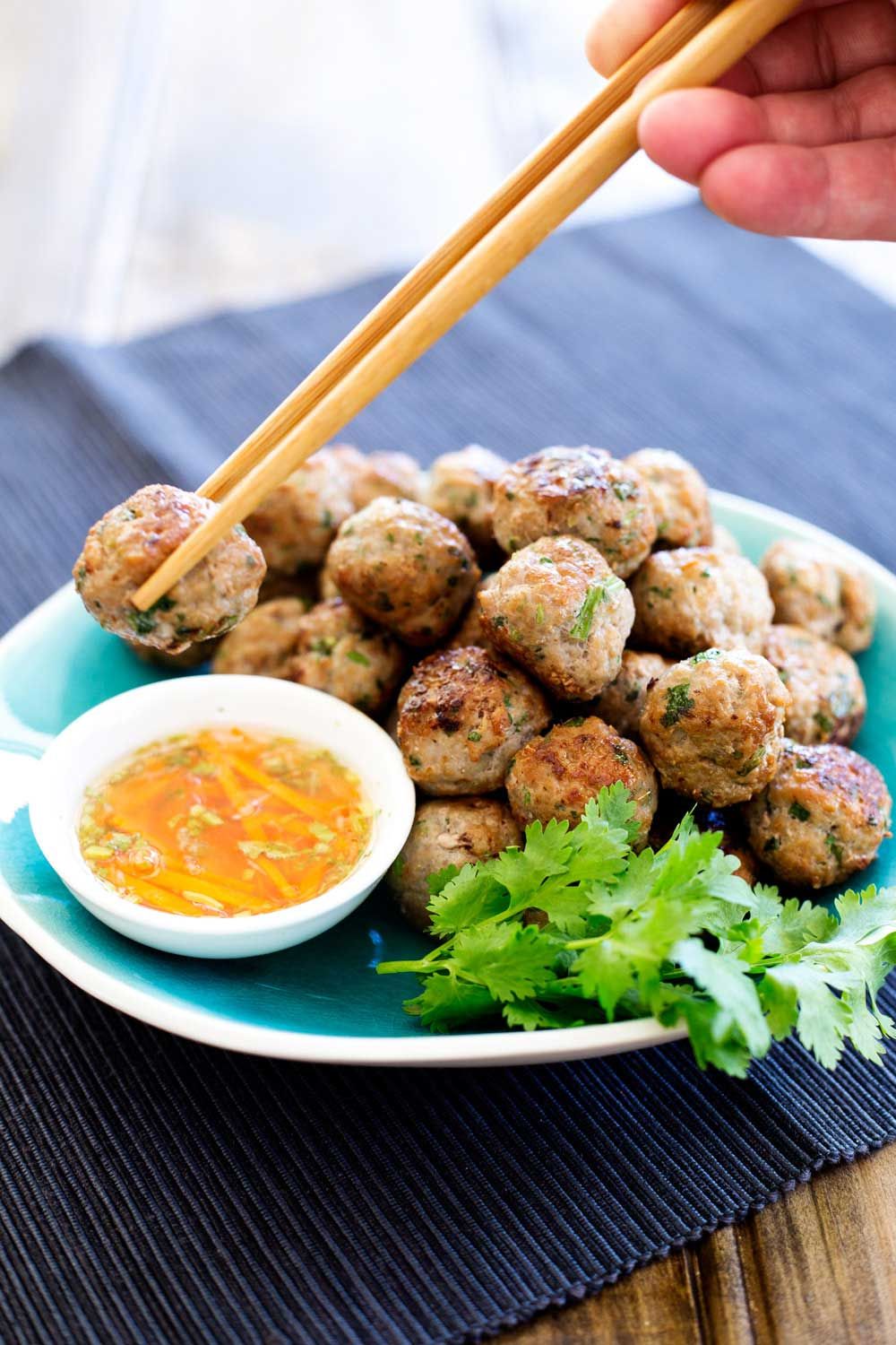 ทำไมคนชอบกินลูกชิ้น? ของกินธรรมดาที่อยู่คู่คนไทยทุกยุค Image1