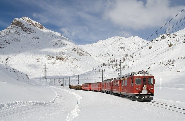 รถไฟ Glacier Express เส้นทางชมวิวที่สวยที่สุดสายหนึ่งของโลก