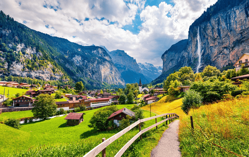 หมู่บ้านเลาเทอร์บรุนเนน (Lauterbrunnen) หมู่บ้านแห่งน้ำตกและวิวราวกับเทพนิยาย Image1