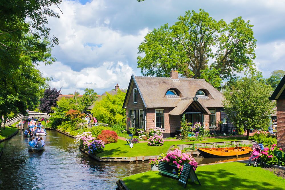 หมู่บ้านกีธูร์น (Giethoorn) หมู่บ้านไร้ถนนที่ได้รับฉายาว่า "เวนิสแห่งเนเธอร์แลนด์" Image1