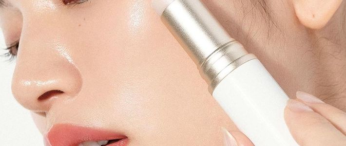 สร้างผิวฉ่ำโกลว์แบบแก้ว: คู่มือเลือกเมคอัพ Glass Skin