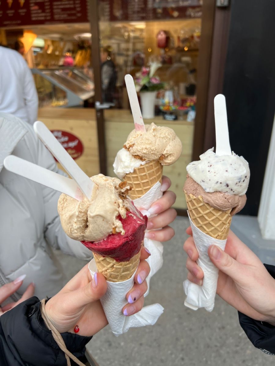 ทำไมหน้าหนาว...ยิ่งอยากกินไอศกรีม? ฟังดูแปลก แต่หลายคนเป็นเหมือนกัน! Image1