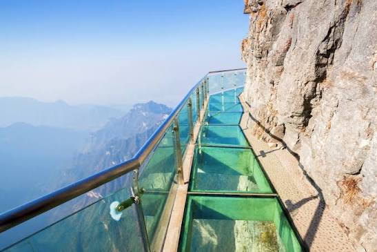 ทางเดินกระจกเทียนเหมิน (Tianmen Glass Skywalk) เส้นทางกระจกริมหน้าผาสุดหวาดเสียว Image1