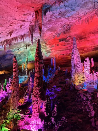 ถ้ำมังกรเหลือง (Yellow Dragon Cave) ถ้ำหินงอกหินย้อยขนาดใหญ่ของจางเจียเจี้ย Image1