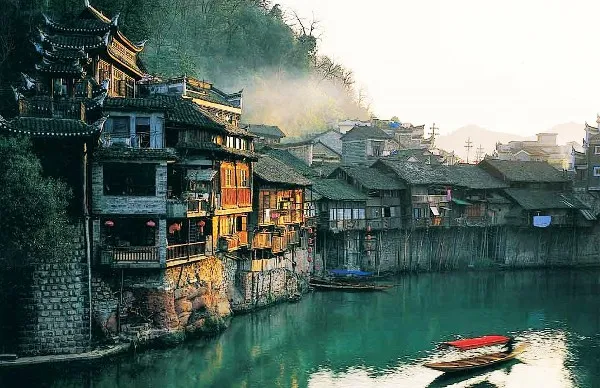 เมืองโบราณเฟิ่งหวง (Fenghuang Ancient Town) เมืองเก่าริมแม่น้ำที่มีเสน่ห์ Image1
