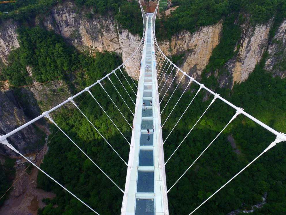 สะพานแก้วจางเจียเจี้ย (Zhangjiajie Glass Bridge) สะพานกระจกที่เคยยาวที่สุดในโลก Image1