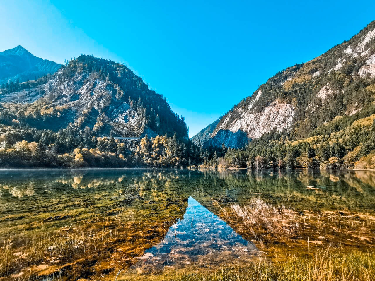 อุทยานแห่งชาติจิ่วไจ้โกว (Jiuzhaigou National Park) ดินแดนทะเลสาบหลากสีและน้ำตกสุดงดงาม Image1