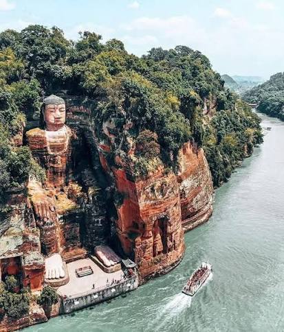 พระใหญ่เล่อซาน (Leshan Giant Buddha) พระพุทธรูปหินแกะสลักที่ใหญ่ที่สุดในโลก Image1