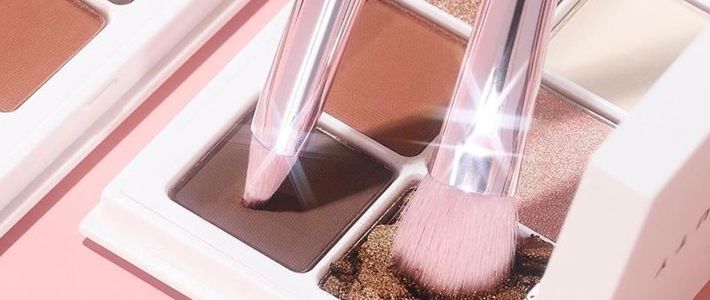 ตามเทรนด์สีเทอร์คอยส์: ไอเท็มเมคอัพที่ต้องมีสำหรับลุคสีเขียวมินต์