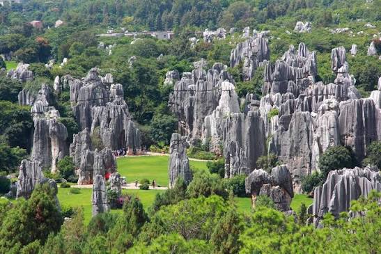 อุทยานป่าหินสือหลิน (Stone Forest) ป่าหินปูนรูปร่างแปลกตาที่ได้รับการขึ้นทะเบียนเป็นมรดกโลก Image1
