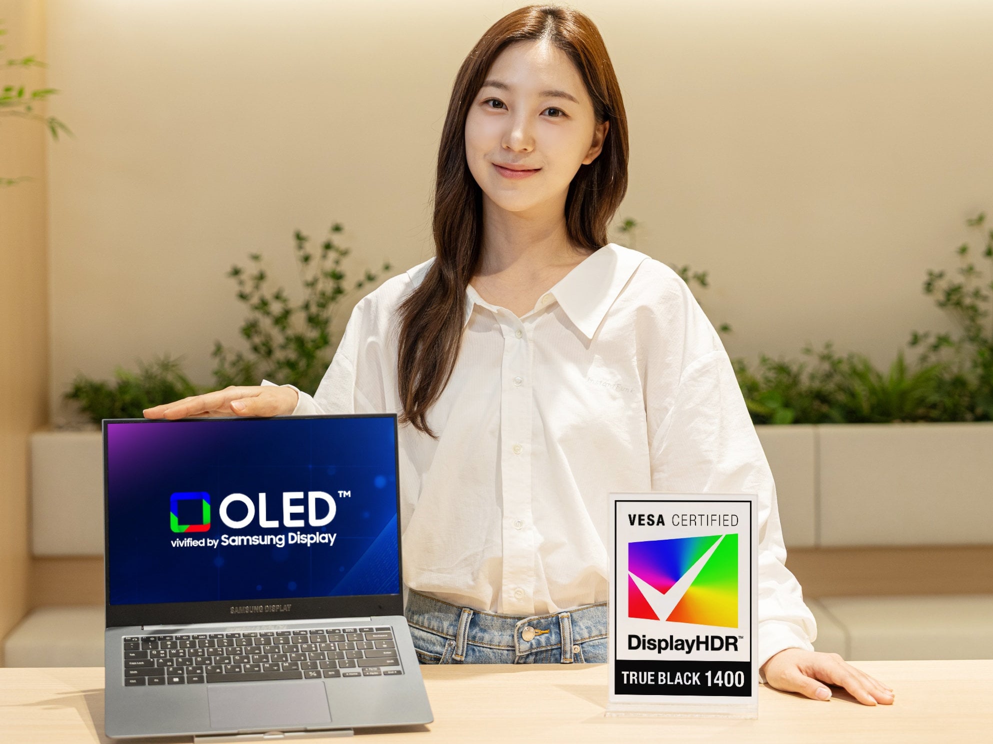 Samsung Tandem OLED ดันจอแล็ปท็อปมืออาชีพสู่ระดับสตูดิโอ