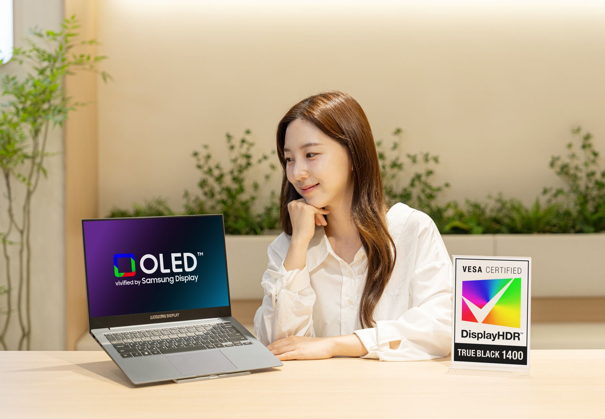 Samsung Tandem OLED ดันจอแล็ปท็อปมืออาชีพสู่ระดับสตูดิโอ
