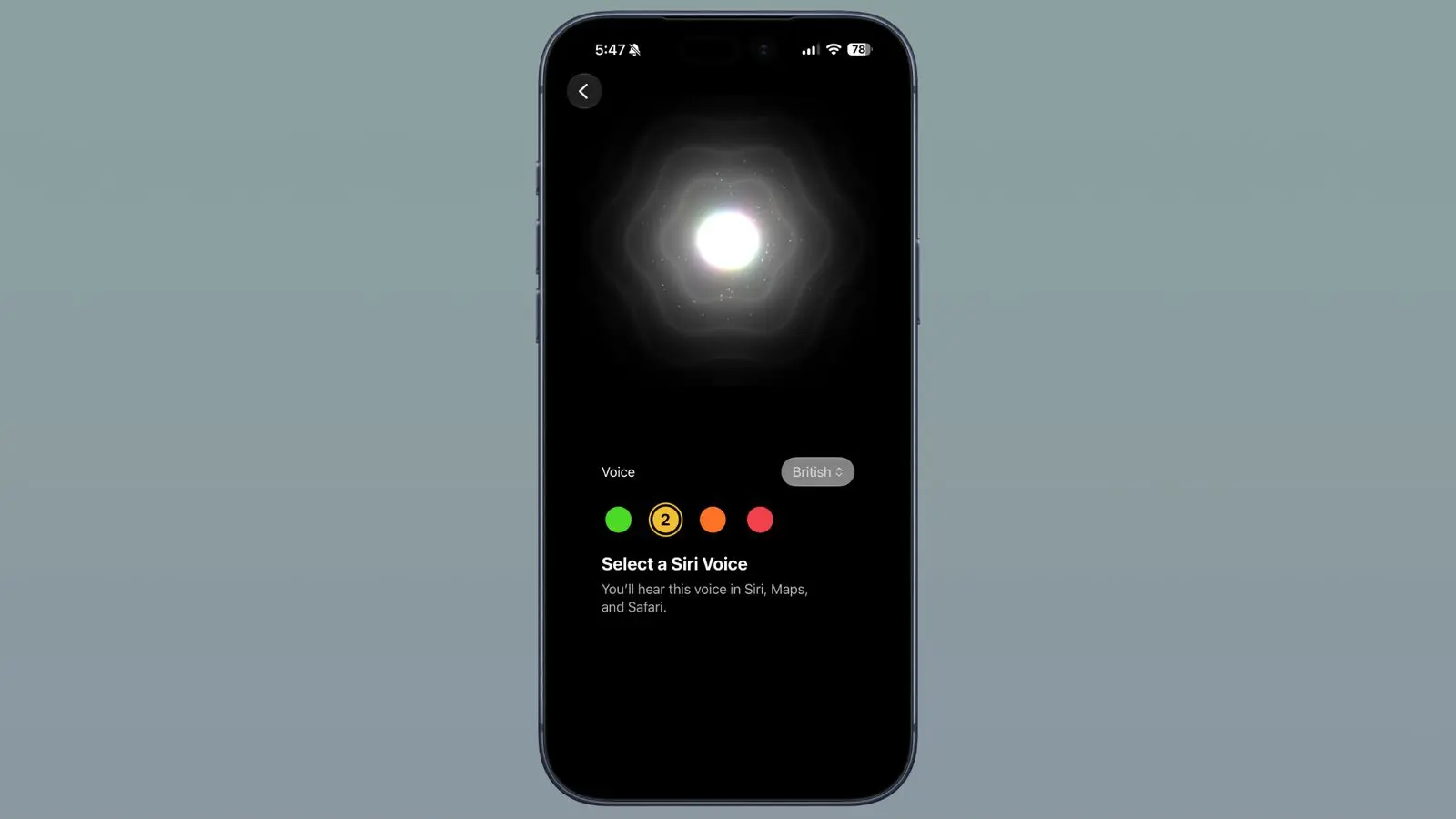 Siri AI อัปเกรดใน iOS 27 Beta 4: เสียงใหม่และสัญญาณแบตเตอรี่คู่