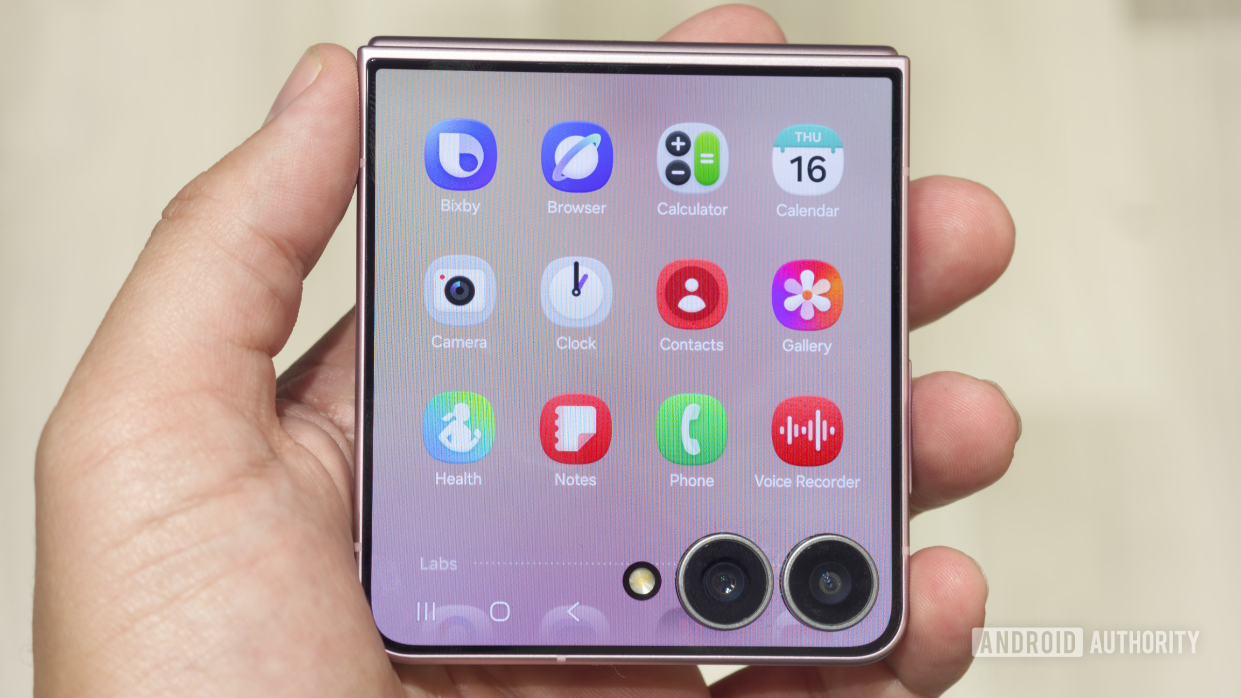 5 ทางเลือกมือถือพับจอ ที่คุ้มกว่ารุ่นแพงของ Samsung