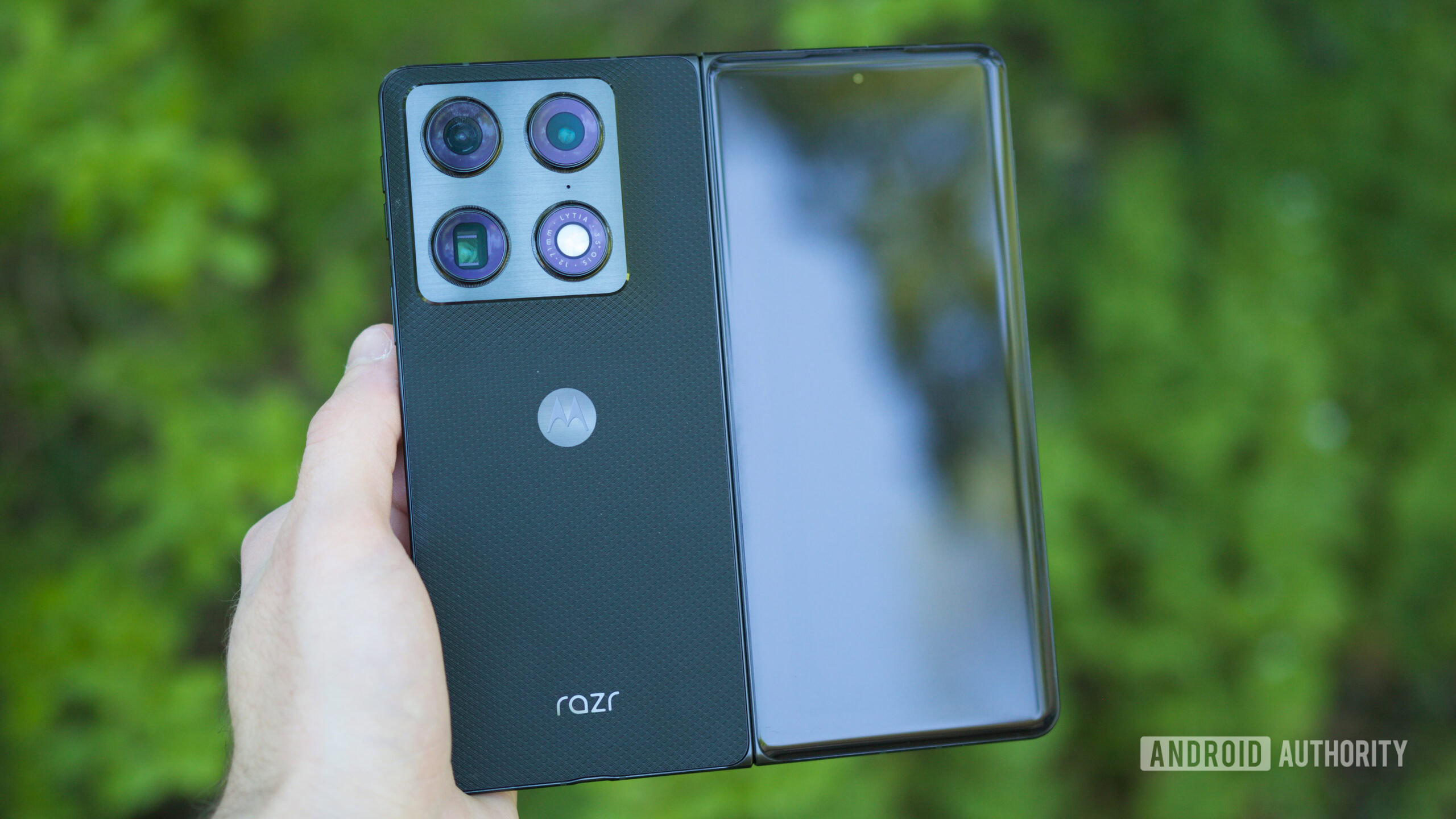 ข้าม Z Fold 8 Ultra: 5 ทางเลือกมือถือพับได้คุ้มค่ากว่า