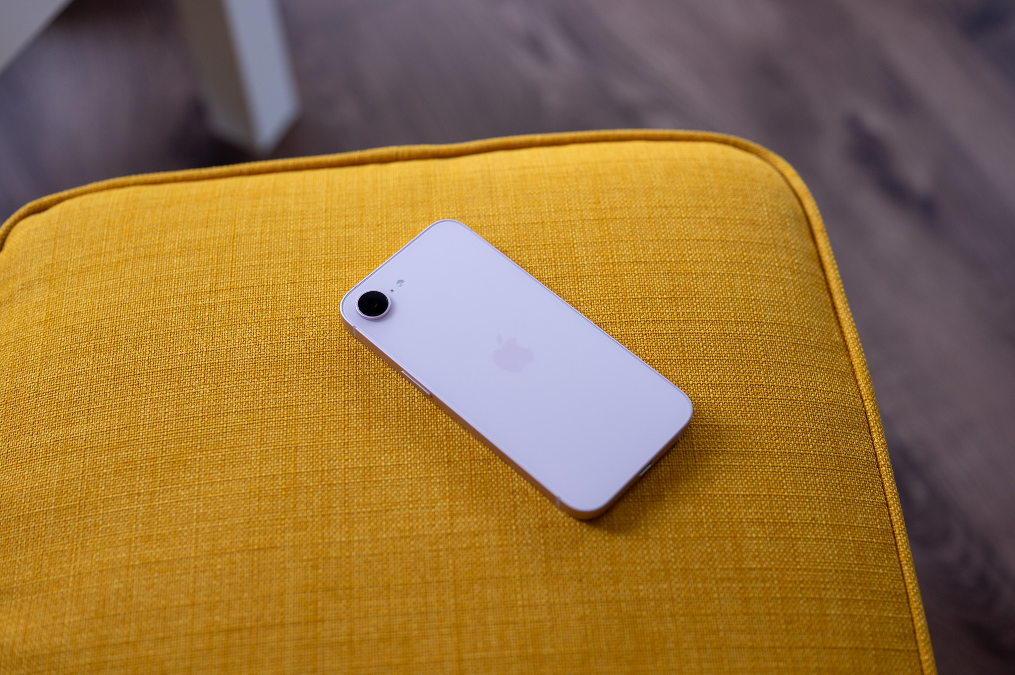 ปรับตั้งค่าพอดแคสต์ iPhone ให้ฟังชัดขึ้นทุกที่