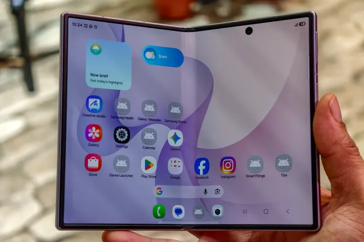 ใช้ Galaxy Z Fold 8 ทรง passport ให้คุ้มในชีวิตประจำวัน