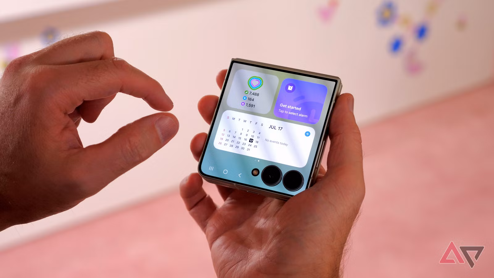 Galaxy Z Flip 8 ทิปเด็ด ปลดล็อกหน้าจอฝาและแบตให้คุ้มสุด