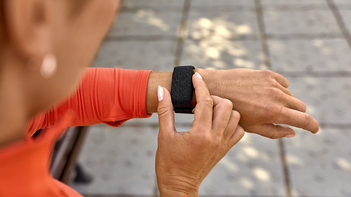 ศึกสายรัดไร้หน้าจอ WHOOP Fitbit Garmin และ Amazfit รุ่นไหนใช่คุณ
