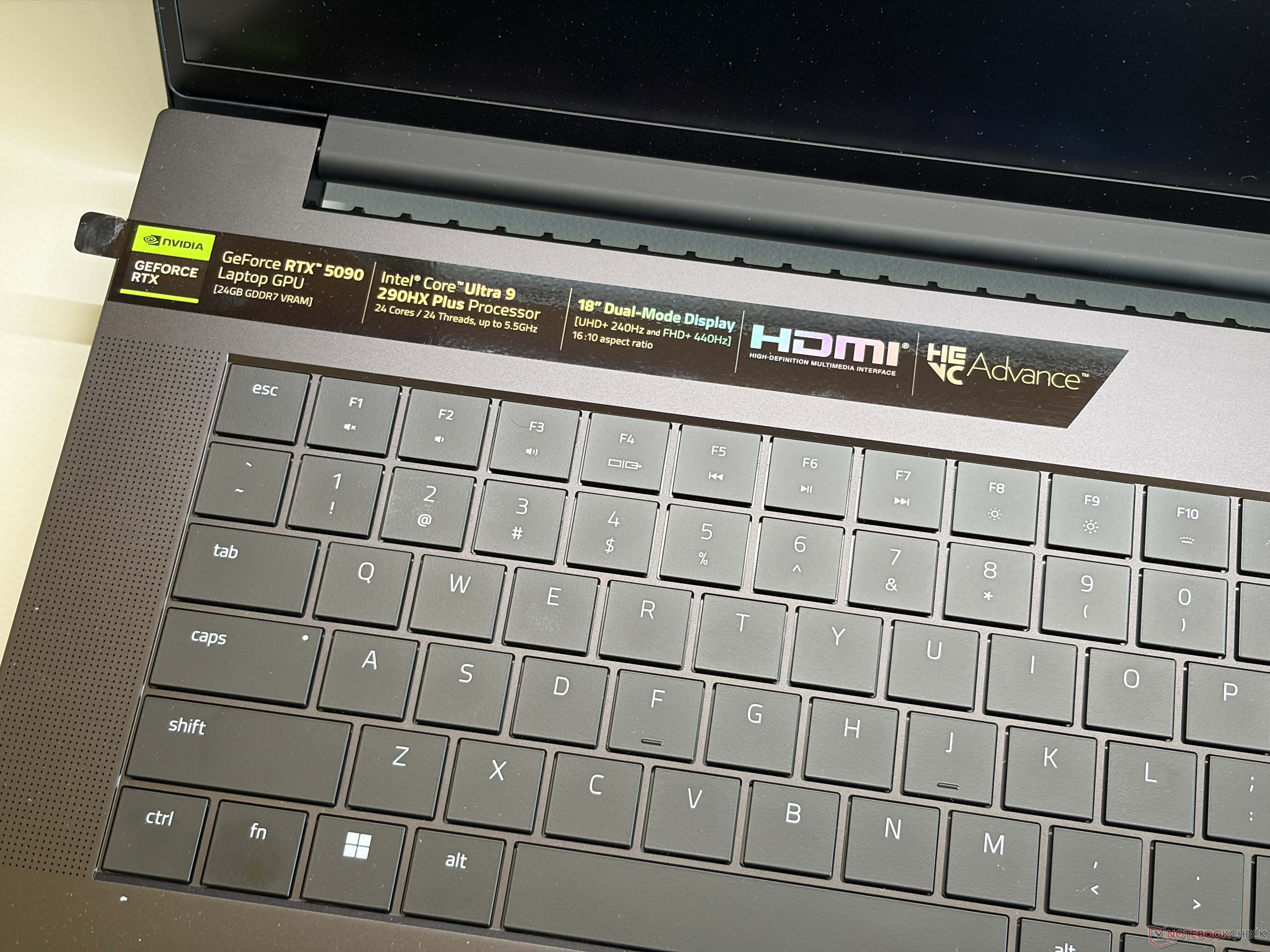 แล็ปท็อปเกมมิ่ง RTX 5090 กับคู่แข่งระดับกลาง คุ้มไหมที่จะอัปเกรด