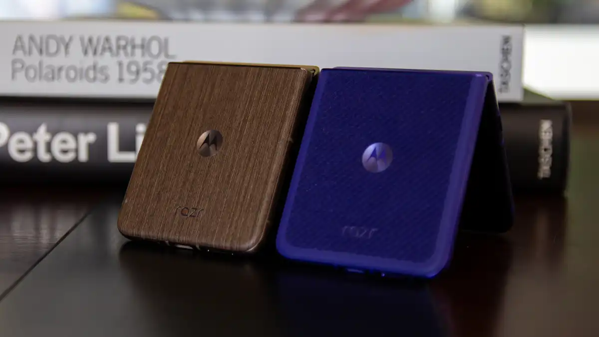 รีวิว Motorola Razr Ultra: พับได้หรู เน้นดีไซน์มากกว่าเทคโนโลยีใหม่