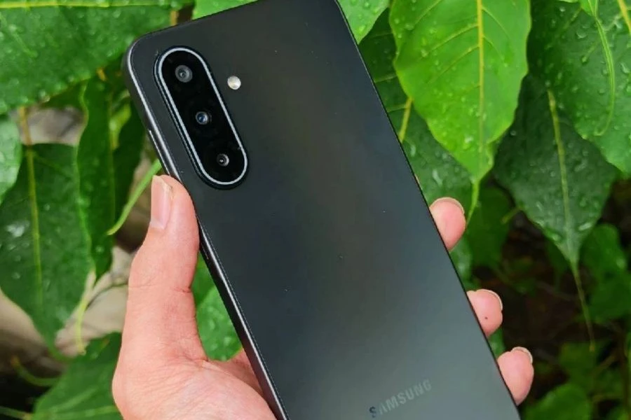 5 ดีลสมาร์ตโฟนเด่น เดือนนี้ คุ้มสุดไม่เกิน 35,000 บาท