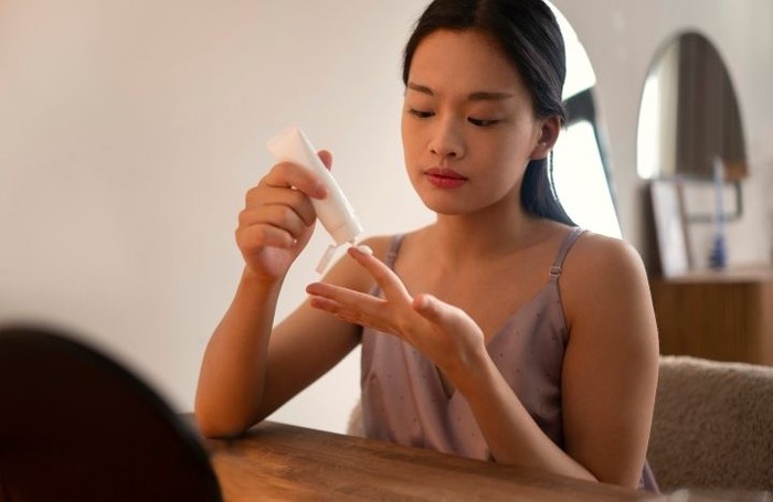 เหตุใดน้ำมันบำรุงหน้าทำให้ผิวดูแย่ลง และวิธีใช้ที่ถูกต้อง