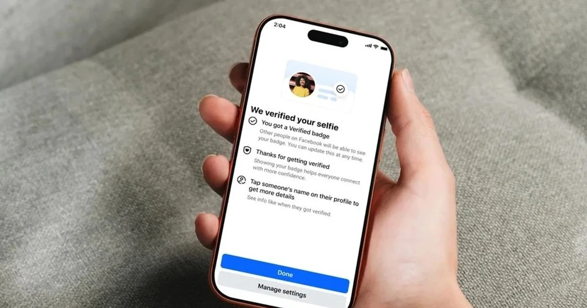 คู่มือยืนยันตัวตน Facebook ฟรีด้วยวิดีโอเซลฟี่และเครื่องหมายถูกสีขาว