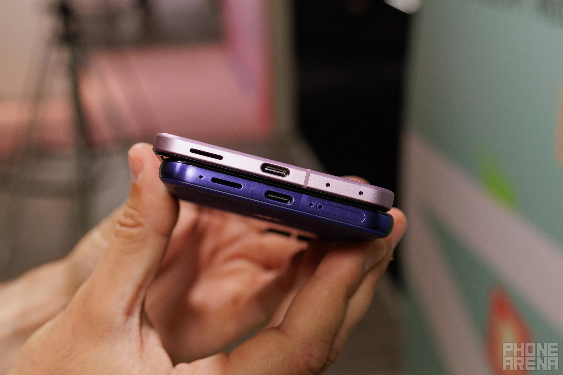 Galaxy Z Flip 8 vs Razr Ultra เลือกสมาร์ทโฟนพับได้เครื่องไหนคุ้มกว่า