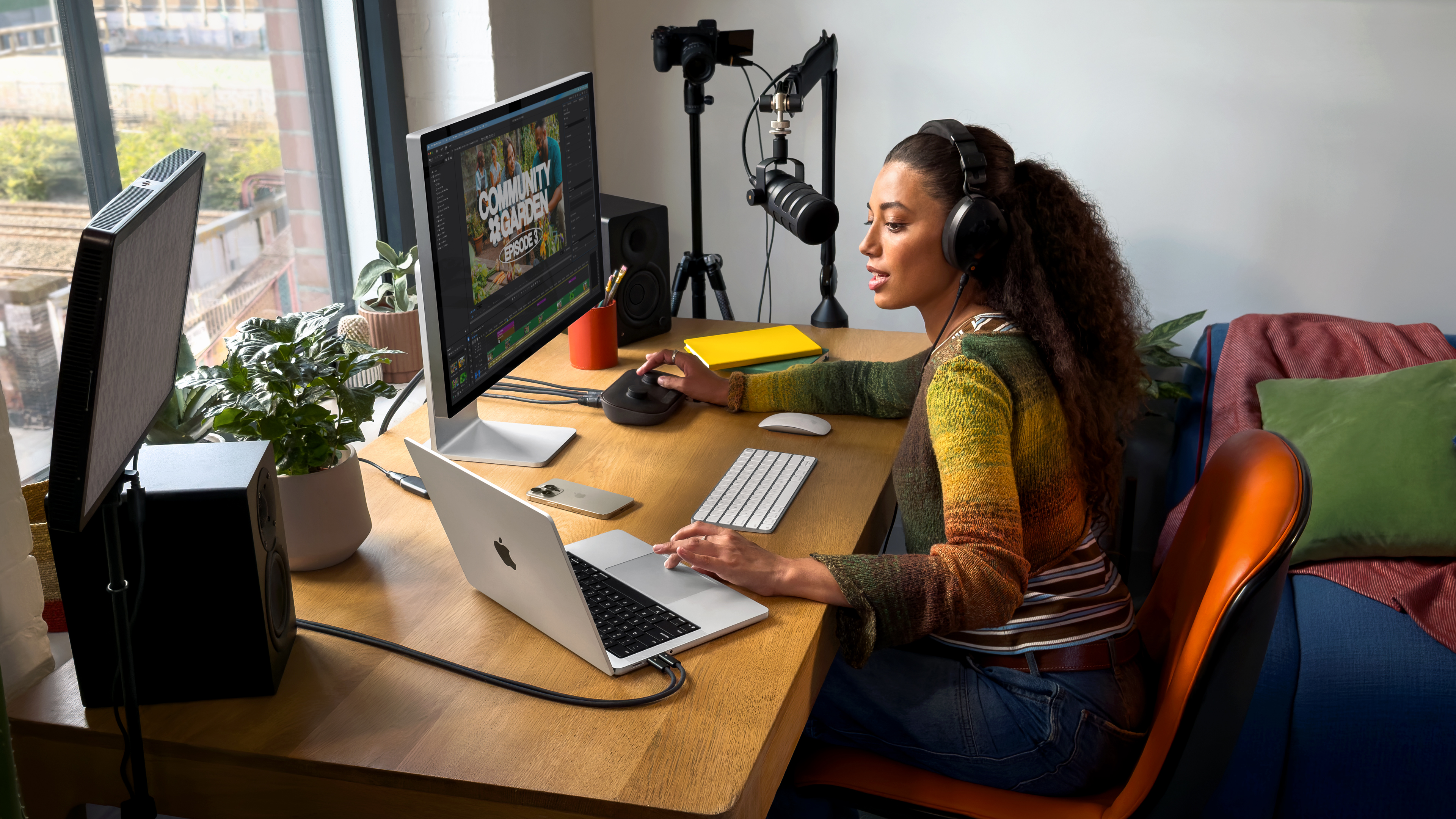 MacBook Ultra OLED จอสัมผัส กับ Samsung tandem OLED ที่จะเปลี่ยนงานโปร