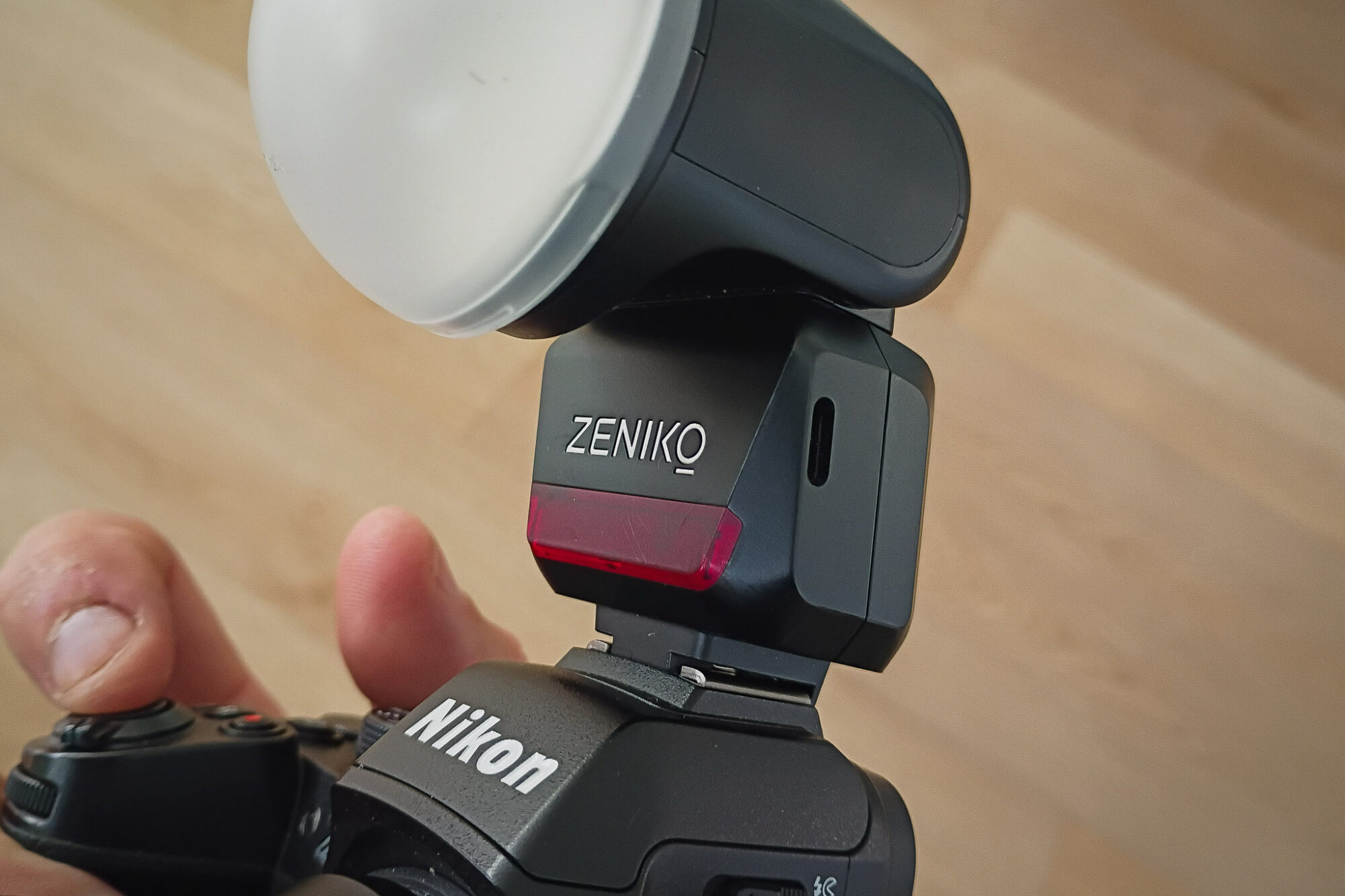 ฟลาชพกพาไซส์จิ๋ว เปลี่ยนเกมไฟถ่ายภาพนอกสถานที่ด้วย Zeniko ZA12 และ RF12 M