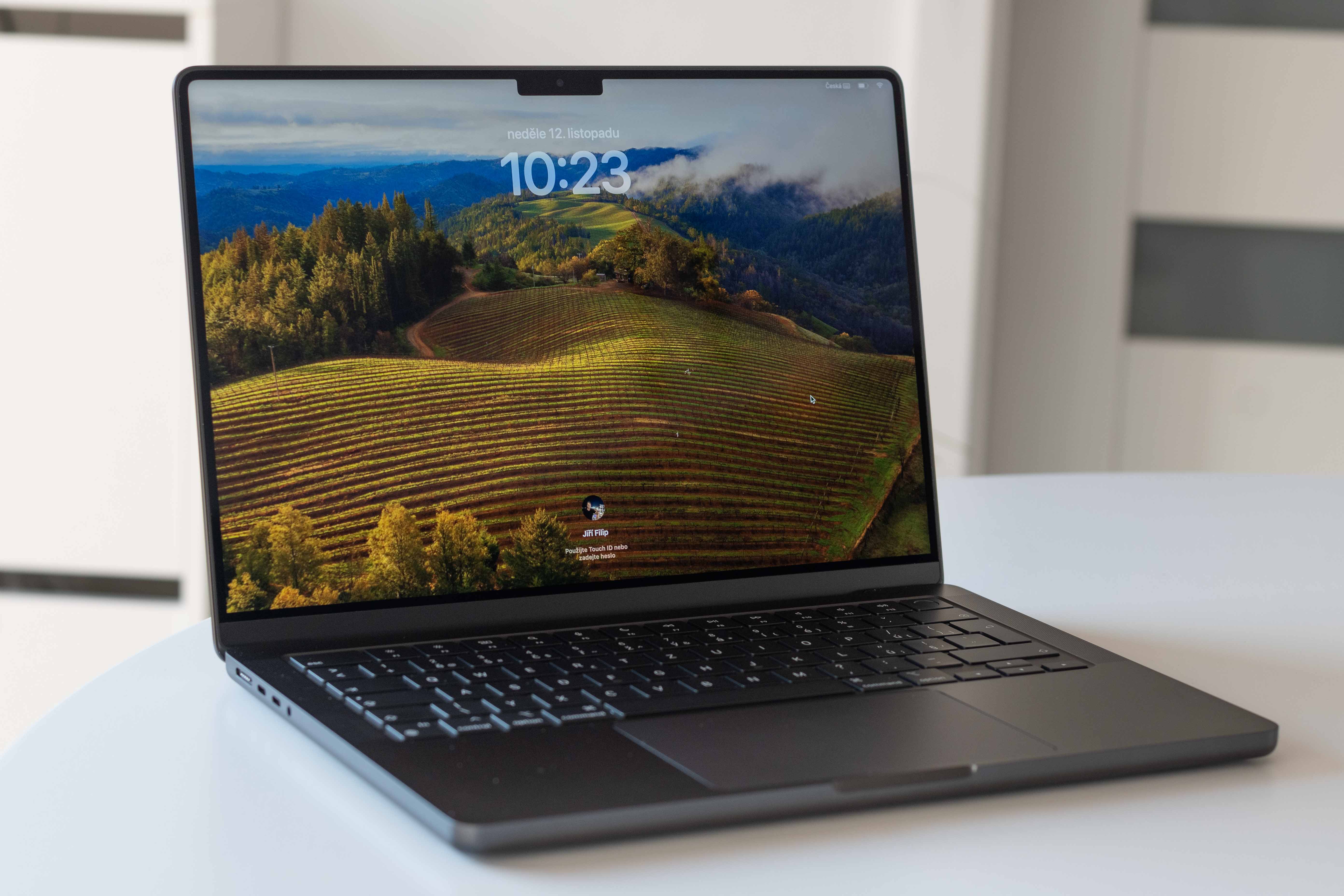 MacBook Ultra ดีไซน์ใหม่พลิกเกมแล็ปท็อประดับ Pro