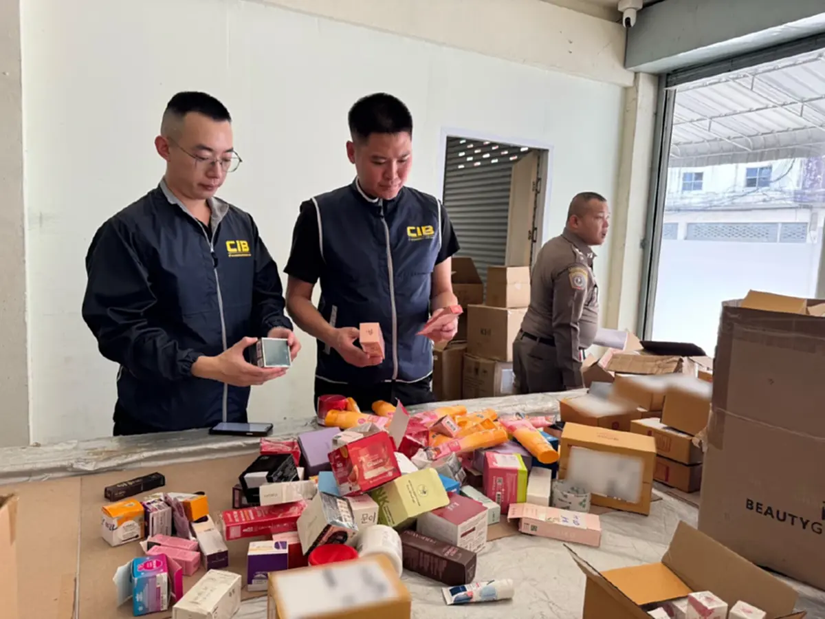 ตำรวจทลายโกดังเครื่องสำอางปลอม 18,000 ชิ้น: วิธีตรวจสอบและหลีกเลี่ยงสินค้าเลียนแบบ
