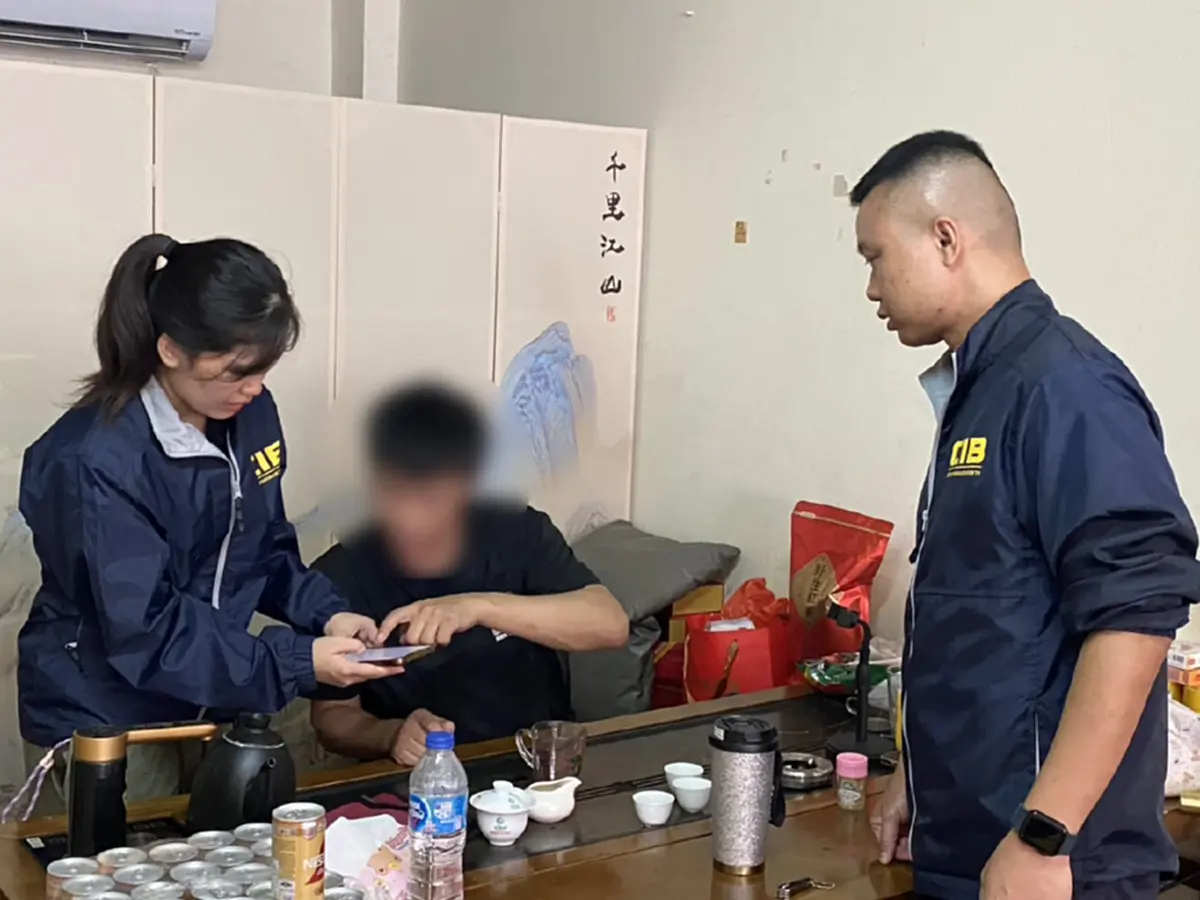 ตำรวจทลายโกดังเครื่องสำอางปลอม 18,000 ชิ้น: วิธีตรวจสอบและหลีกเลี่ยงสินค้าเลียนแบบ
