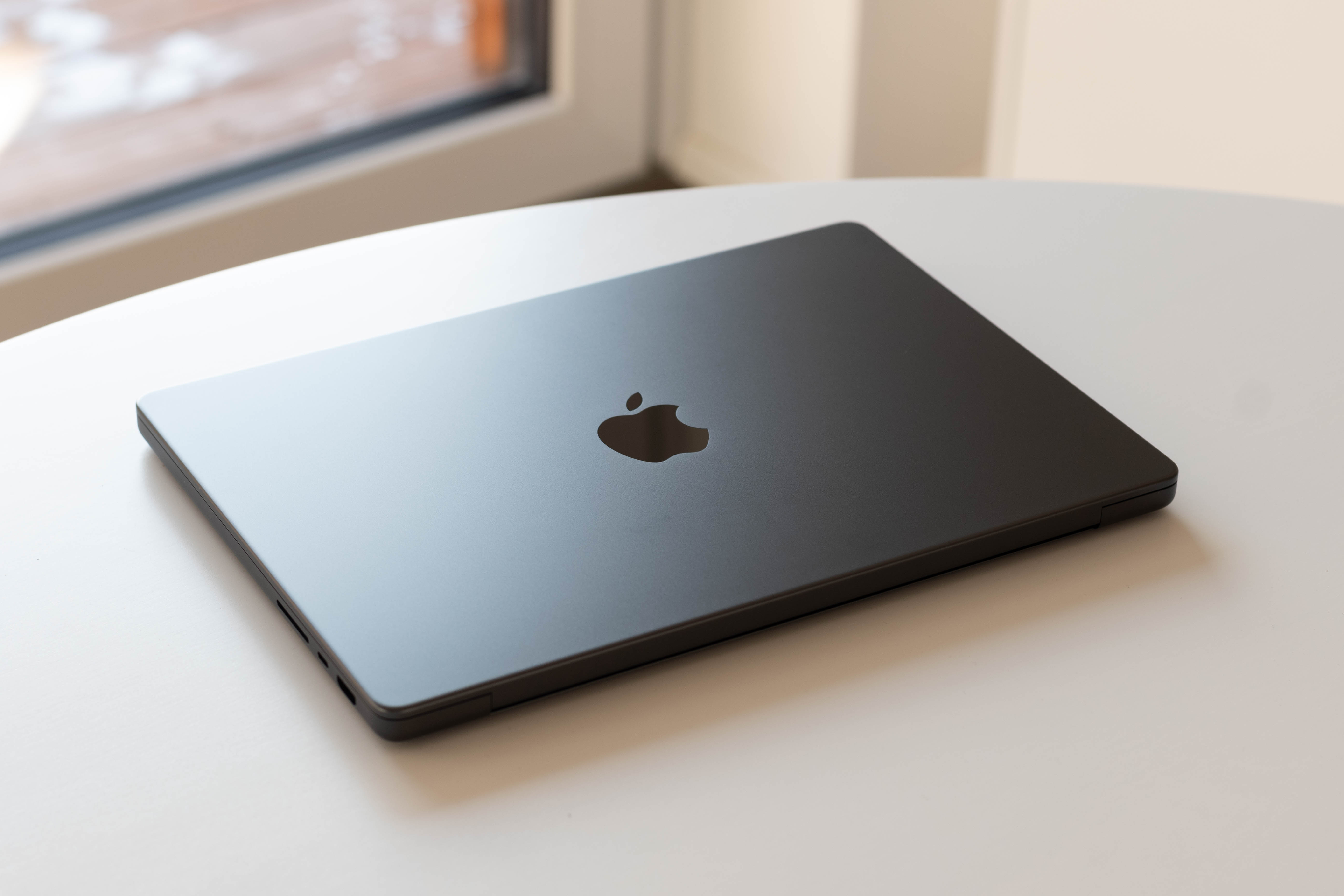 MacBook Ultra ดีไซน์ใหม่พลิกเกมแล็ปท็อประดับ Pro