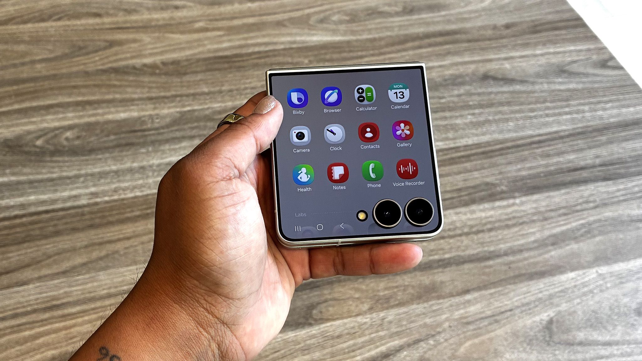 ดีล Galaxy Z Fold 8 และ Z Flip 8 ไหนคุ้มสุดตอนนี้
