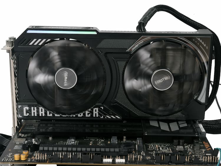 ถอดรหัส RX 9050 vs RTX 5050: แรงน้อยกว่า แต่เสี่ยงมากกว่าหรือไม่